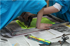 Drop-in: Achtung, fertig, losgedruckt! Textile Manifeste zur Frauenfussball-EM