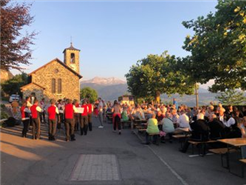 Folklore-Abend bei der Kirche