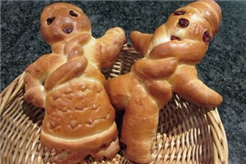 «Grittibänze» aus dem Holzofen.