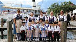 Folkloreauftritt der Kindertrachtengruppe und Jodler