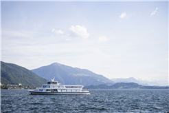 Kaffee und Kuchen auf dem Zugersee