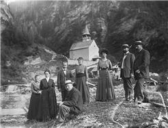 Ausstellung ''Anfänge des Sommer- & Wintertourismus im Safiental'' in Safien Platz