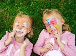 ''Plai a mi'' Programm: Kinderschminken in Brigels