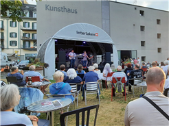 Sommerkonzert Open-Air Bühne Kunsthaus Interlaken