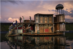 RECEPTION/ Karl''s kühne Gassenschau