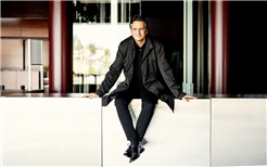 Michael Sanderling dirigiert Dvorák