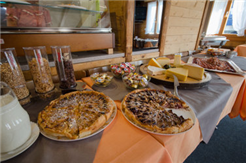 Älplerzmorge à discrétion im Berggasthaus Mostelberg