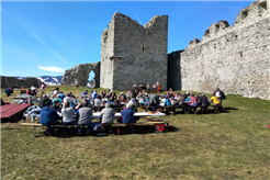 Osterfest auf Burg Castels in Putz