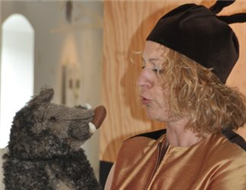 Theaterführung: Tierische Signale. Leuchtkäfer, Wildkatze und Waldkauz