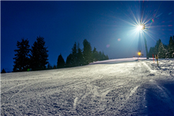 Nachtskifahren und Nachtschlitteln