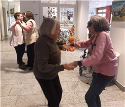 Tanz- und Singnachmittag im Center da Sanadad