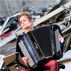 Viviane Chassot (CH): Folk Flow