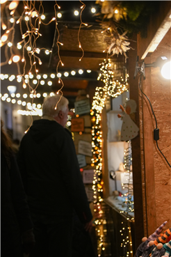 Weihnachtsmarkt am See - Brunnen