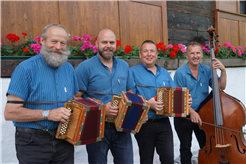 Mosi-Musig a de Riemenstaldner-Chilbi